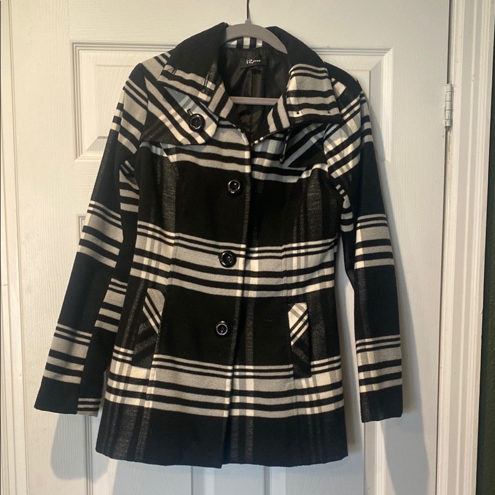 Stylish Black and White Plaid Women's Coat